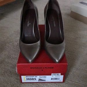 Donald Pliner platino heal size 8.5
